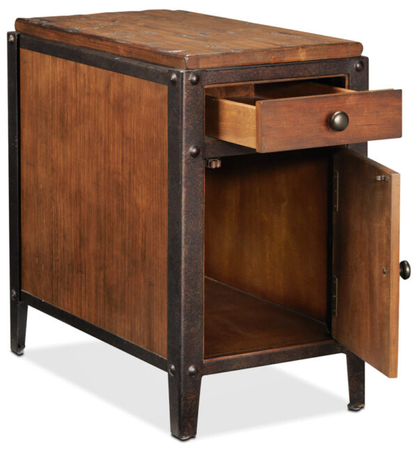 Pinebrook Chairside Table - Distressed Natural Pine